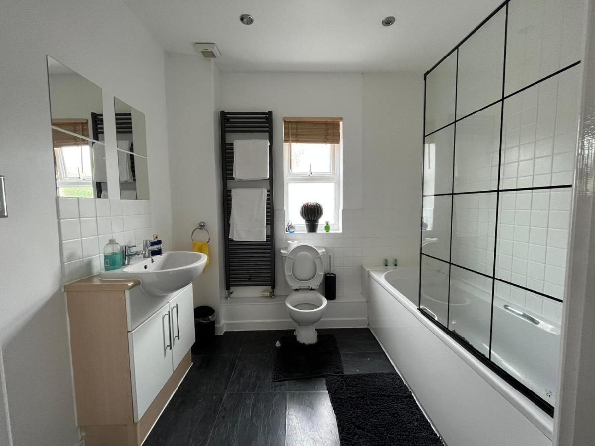 Kent, Dartford Station Apartments ภายนอก รูปภาพ